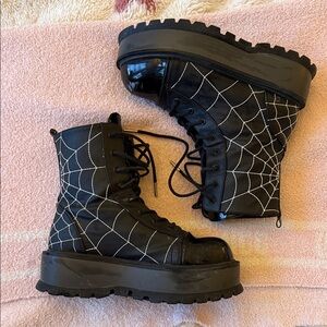 SLACKER-88 Demonia platform boots